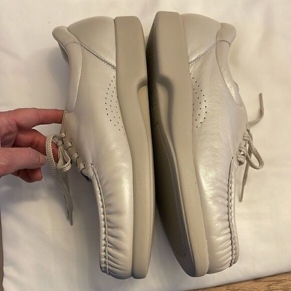 SAS PEARL BONE COLORED COMFORT SHOES.  NEW - Picture 5 of 12